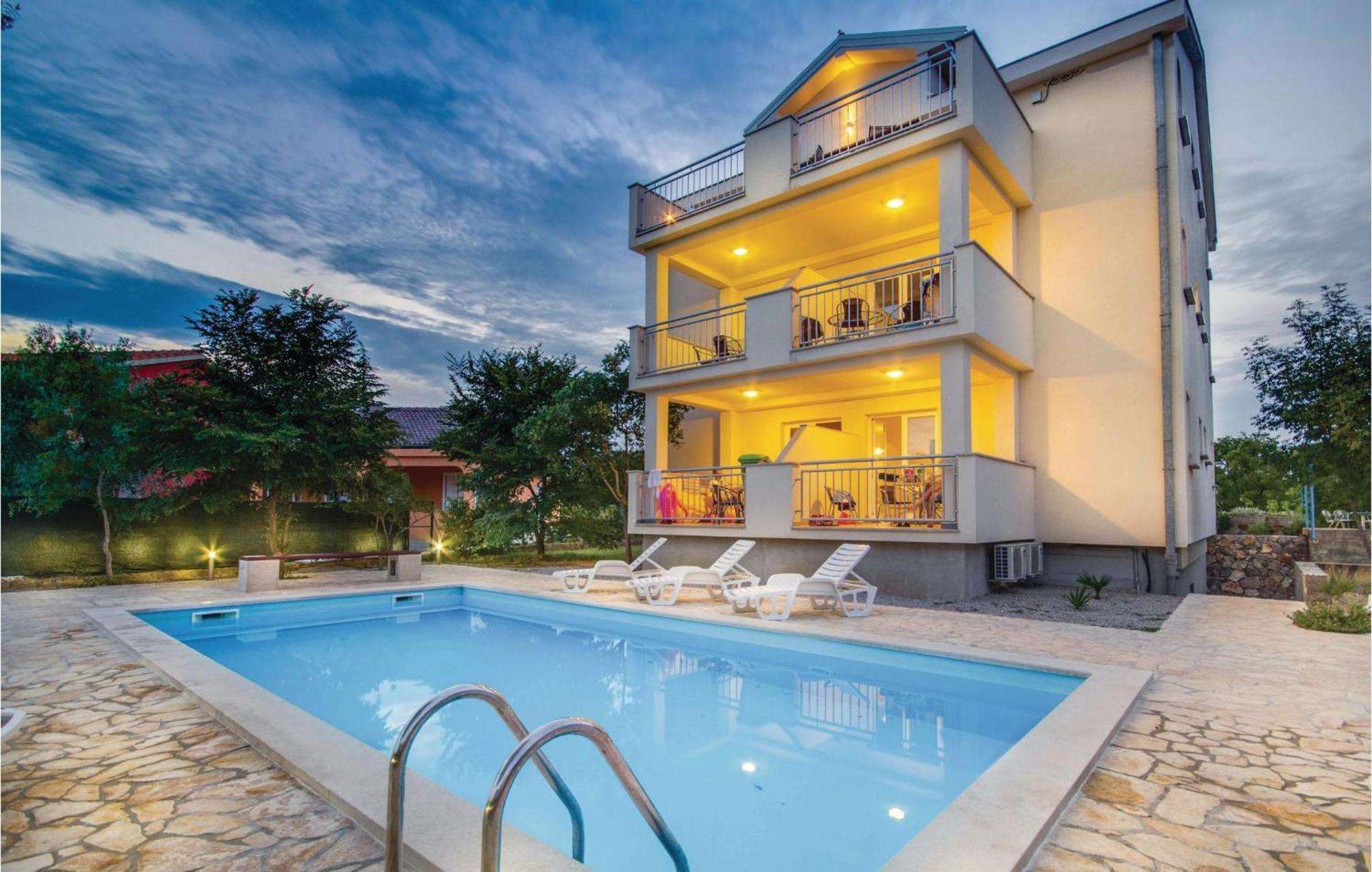 2 Bedroom Beautiful Apartment In Pinezici Exterior photo